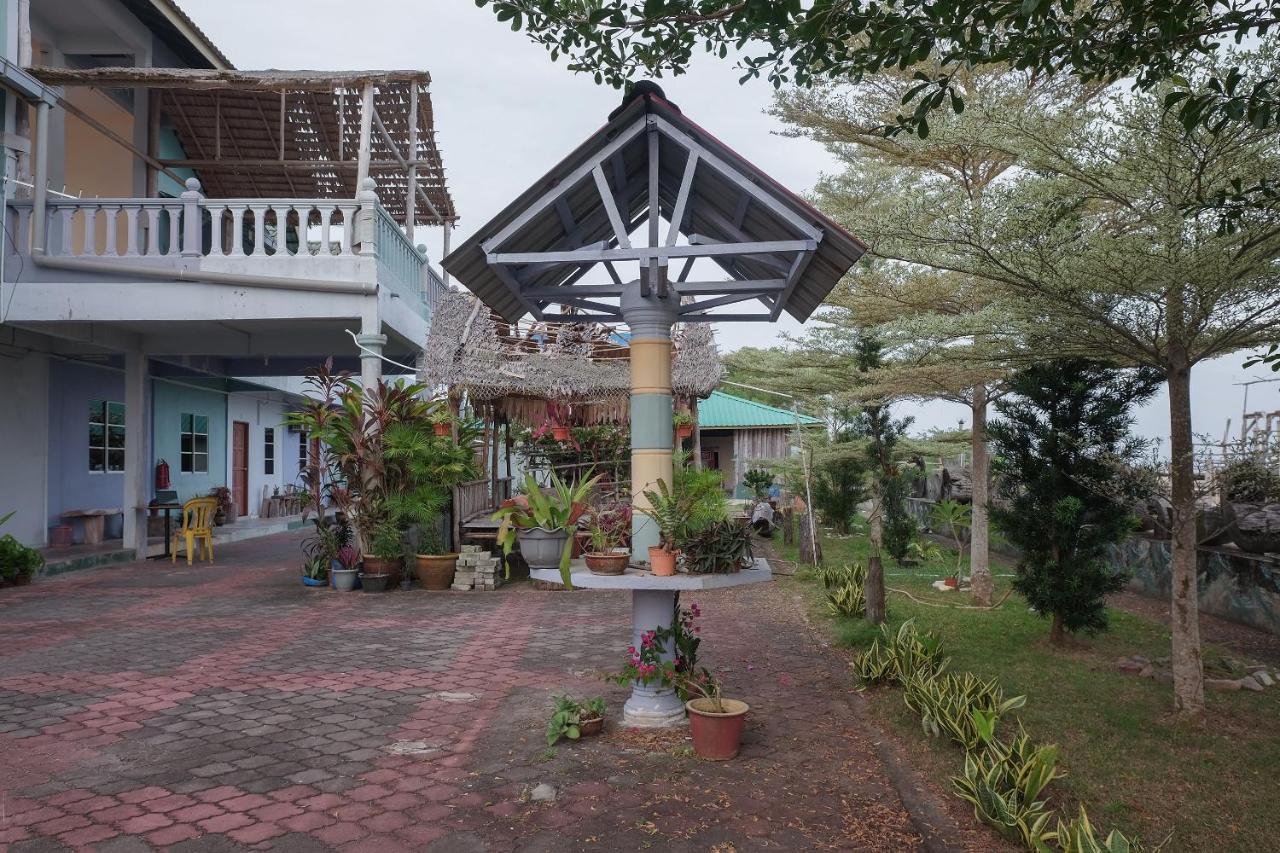 Oyo 90015 Indah Chalet Kuala Rompin Exterior photo